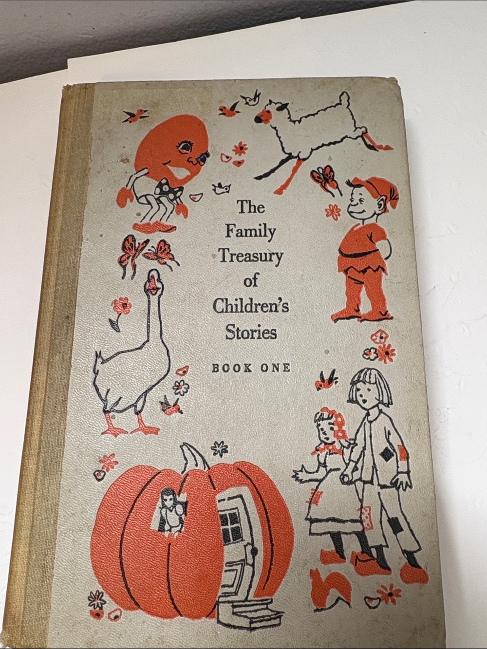 Book The Family Treasury of Children’s Stories